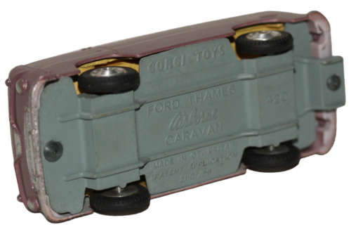 CORGI FORD THAMES AIRBORNE CARAVAN Nr420