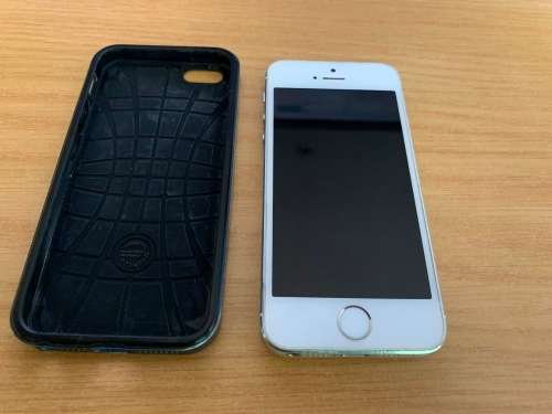 iPhone 5S 64GB - Mint Condition - Case + Front Film + Rear Film - White/Silver