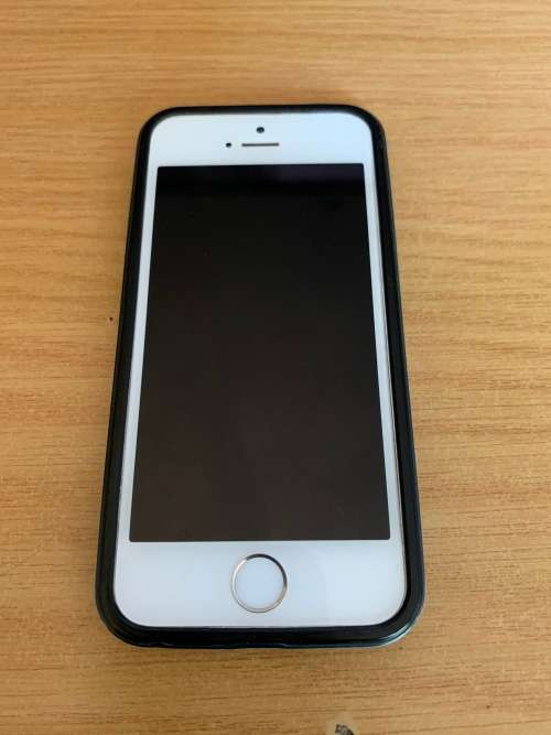 iPhone 5S 64GB - Mint Condition - Case + Front Film + Rear Film - White/Silver
