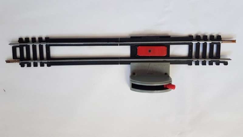 Lima HO track - uncoupling track