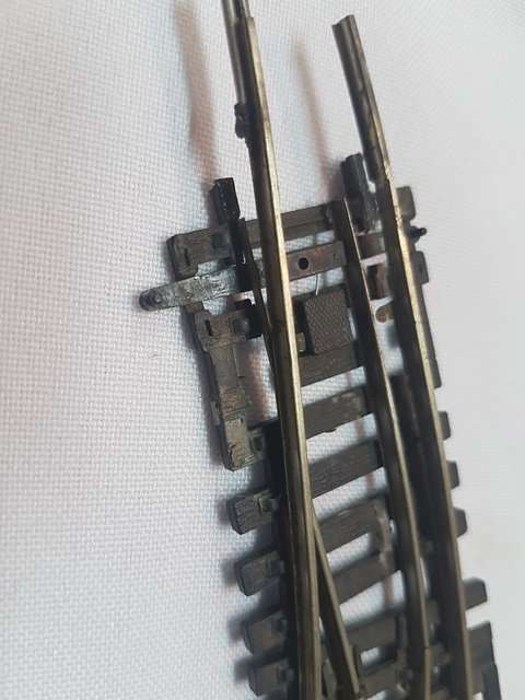 HO Atlas RH curved manual point