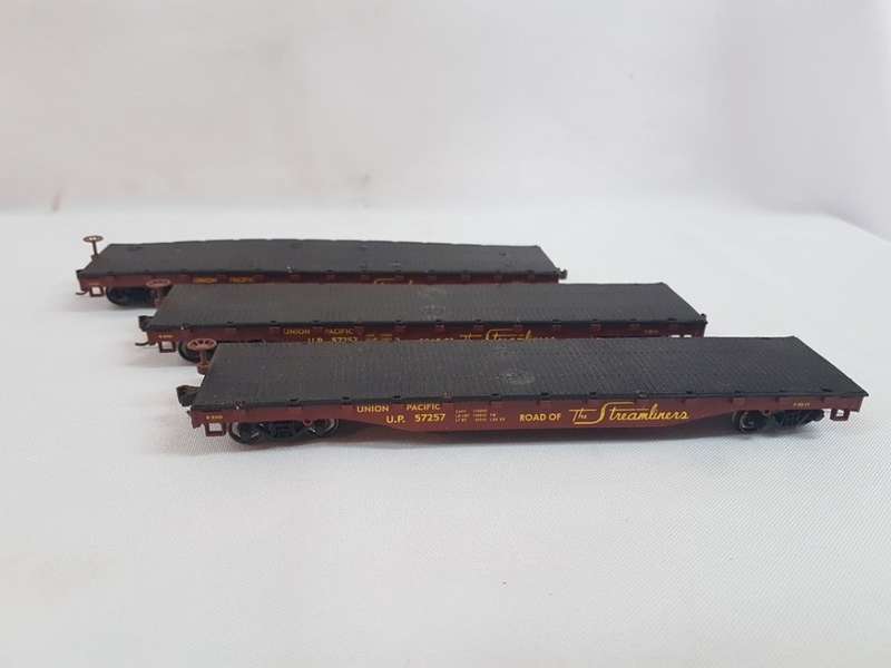 HO Bacmann set of 3 flatbed wagons