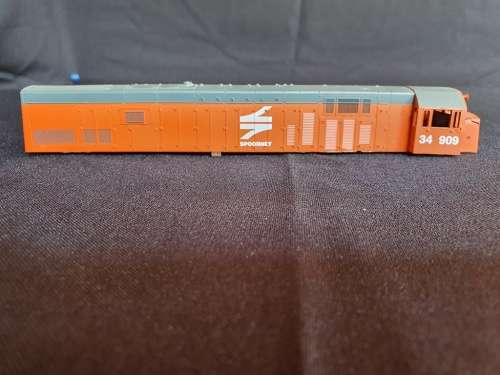 HO Frateschi SAR Orange Spoornet class 34 dummy loco for spares or repairs