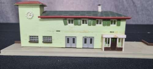 N Scale station building
