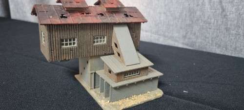 N Scale industrial building