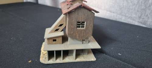 N Scale industrial building