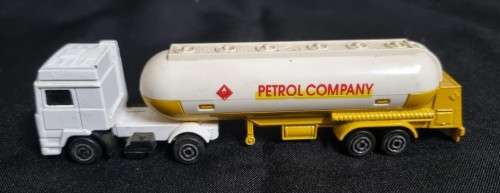 HO Majorette truck & trailer
