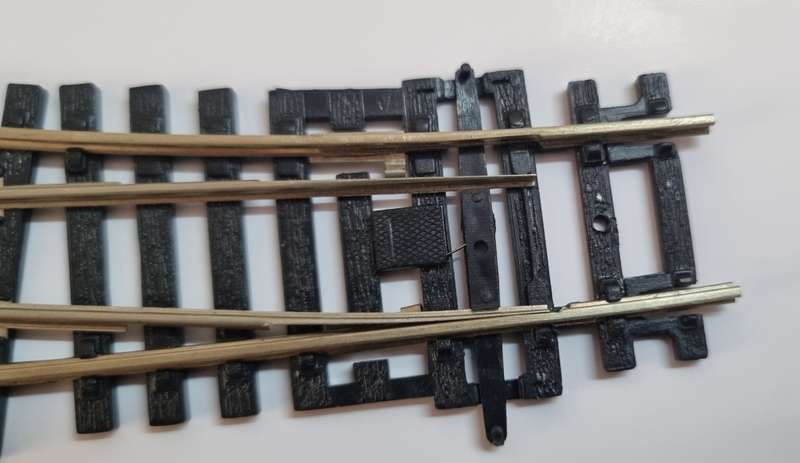 HO Hornby track - RH curved point