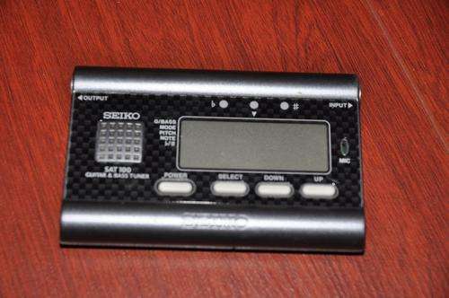 Seiko SAT 100 Guitar & Bass Tuner
