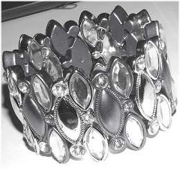 LUCITE BEAD STRETCHY BRACELET WITH RHINESTONES