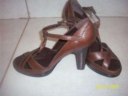 Brown leather highheel shoes from MANGO, Spain size 5 or 38.