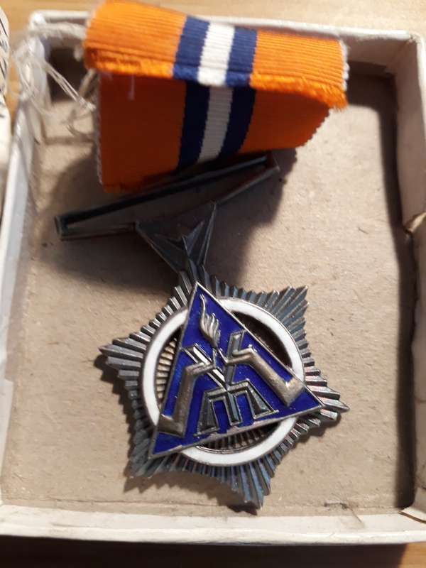 SOUTH AFRICAN POLICE STAR FOR MERIT 13734 S/SERS C.A.ROUX 1.1.65 SILVER WITH ORIGINAL BOX/ RIBBON