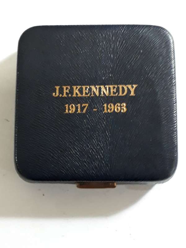 J.F.K - KENNEDY  1917-1963  - STERLING SILVER MEDALLION- MASS 27.7g - "GREGORY & CO"