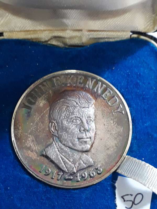 J.F.K - KENNEDY  1917-1963  - STERLING SILVER MEDALLION- MASS 27.7g - "GREGORY & CO"