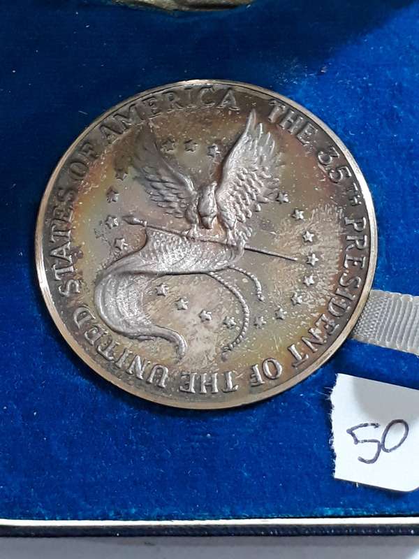 J.F.K - KENNEDY  1917-1963  - STERLING SILVER MEDALLION- MASS 27.7g - "GREGORY & CO"