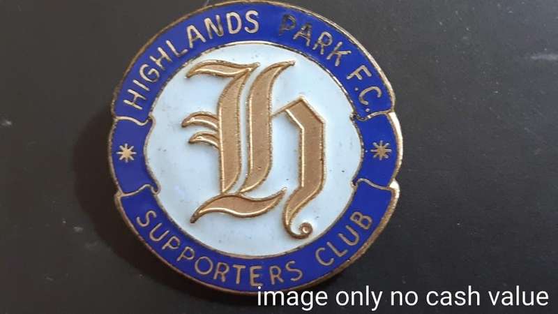 VINTAGE ENAMEL HIGHLANDS PARK FOOTBALL CLUB SUPPORTER CLUB BADGE