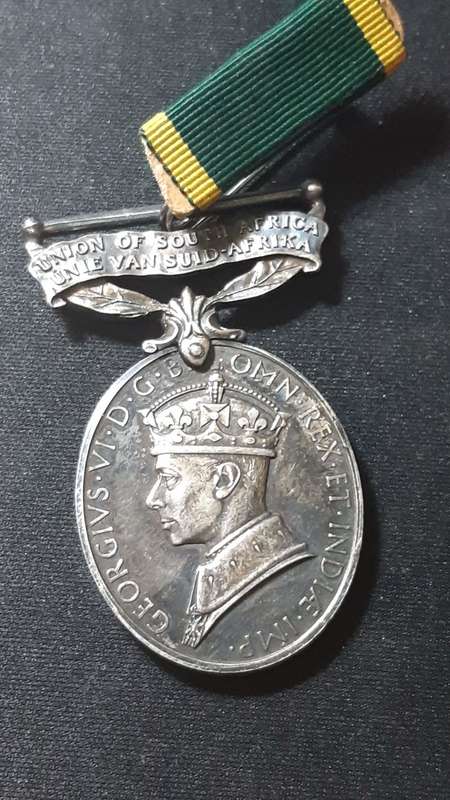 SOUTH AFRICA AIRFORCE EFFICIENCY MEDAL PAIR SGT D.R.D. DOUGLAS S.A.A.F WITH 39-45 WAR MEDAL
