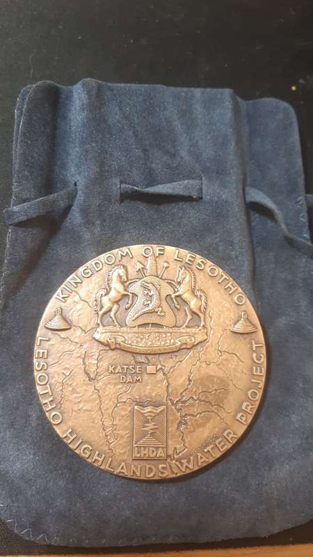LESOTHO HIGHLANDS WATER VENTURE -  KATSE DAM - 1997 BRONZE 61mm MEDAL