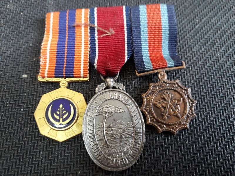 SADF MILITARY MERIT MEDAL , JOHN CHARD AND PRO PATRIA MEDAL MOUNTED AS WORN MINIATURES