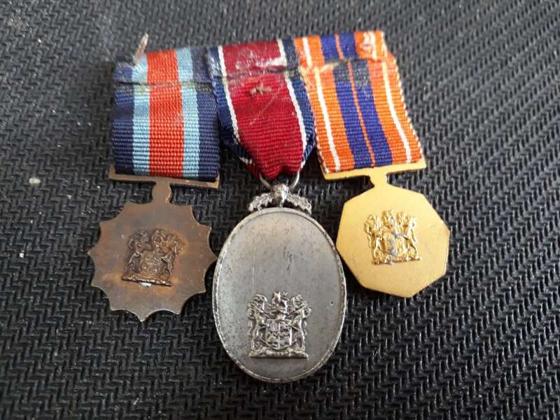SADF MILITARY MERIT MEDAL , JOHN CHARD AND PRO PATRIA MEDAL MOUNTED AS WORN MINIATURES