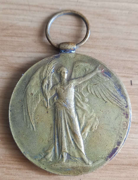 SOUTH AFRICA WWI BILINGUAL VICTORY MEDAL PTE A. HUGHES  S.A.M.C.C