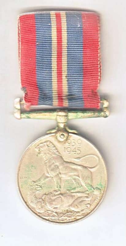 THE WAR MEDAL 1939-1945 WITH RIBBON - M20774 R. DE BOER(MALAY)
