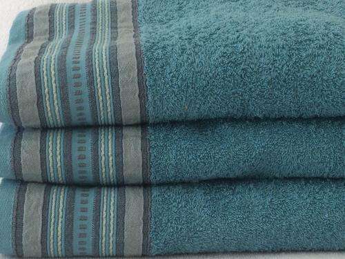 AFFORDABLE QUALITY GLODINA BATH SHEETS! TEAL WITH DESIGN - R1 BID - DONT MISS OUT!!