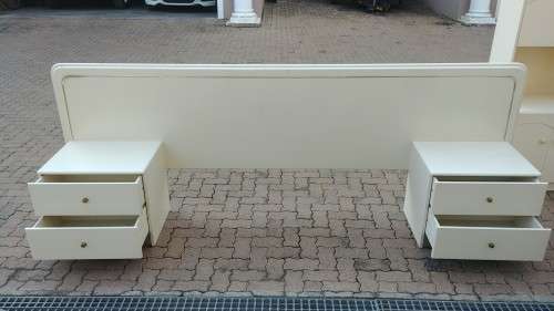 **Beautiful** A stunning Queen-Size Modern Headboard **R6499 RETAIL**