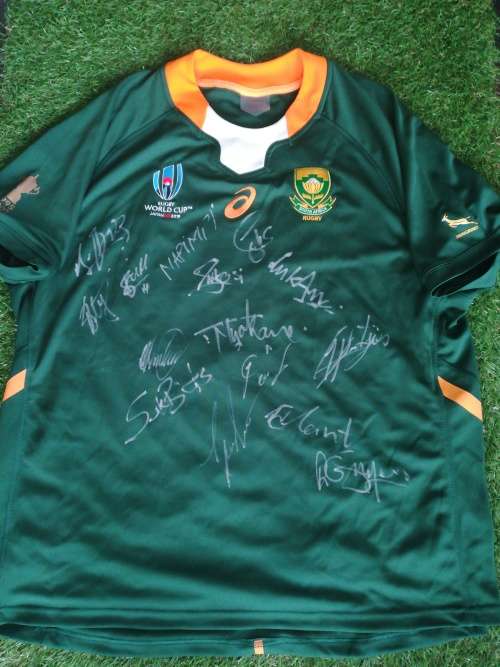 Springbok RWC 2019 jersey signed by team members!!!! ( signed on Victory tour)