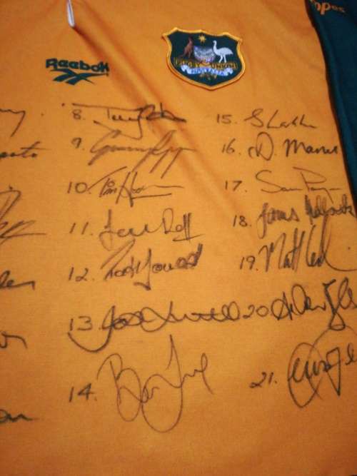 Australia Rugby Jersey Signed !! Reebok size Medium no number