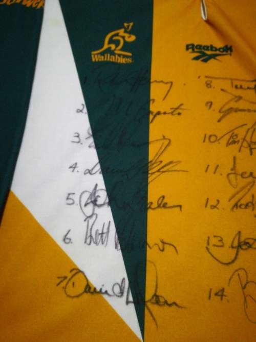 Australia Rugby Jersey Signed !! Reebok size Medium no number