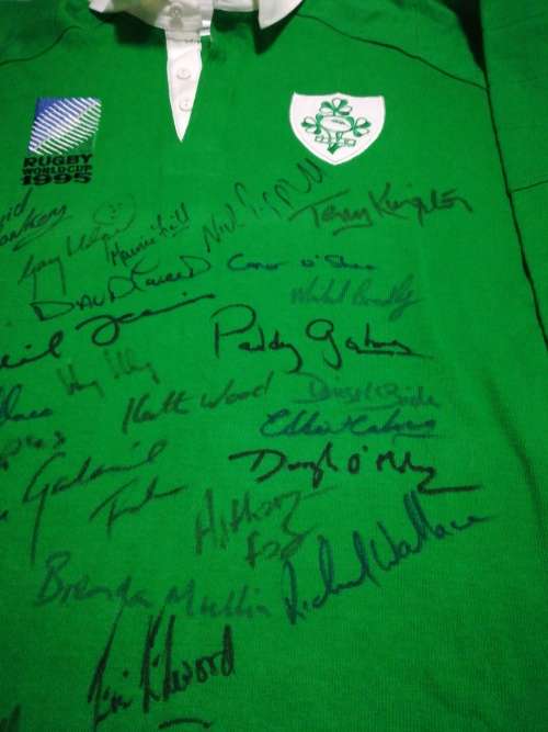 Ireland 1995 RWC Players issue signed jesey Size 44 Rare!!!