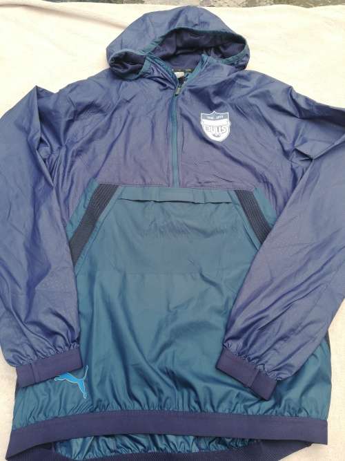 Bulls Players training track top Technical Material ideal for running and cycling etc Size M