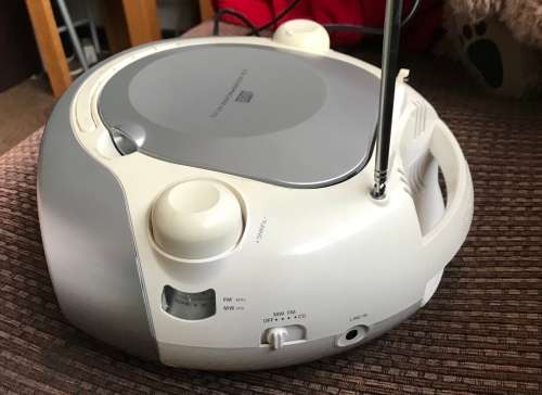 **** PHILIPS PORTABLE RADIO/CD PLAYER ****