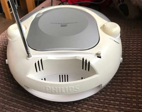 **** PHILIPS PORTABLE RADIO/CD PLAYER ****
