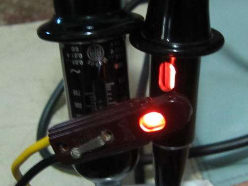 ***VINTAGE RARE VOLTAGE METER & TEST LAMP (WORKING)***