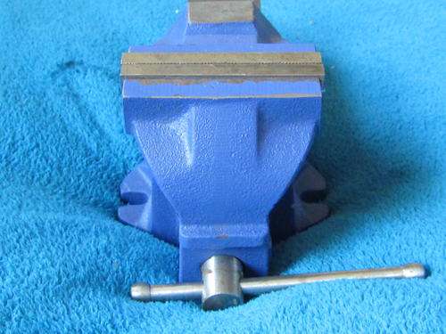 Vice, vice grip, clamp, bench mounted vice, metal work, workshop, fitter and turner, tools, desktop vice