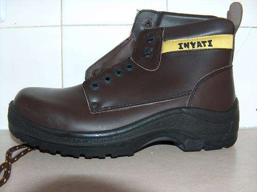 NEW INYATI SAFETY SHOES  SIZE 7