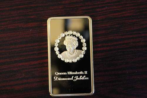Queen Elizabeth II , Diamond Jubilee Gold Clad Bar