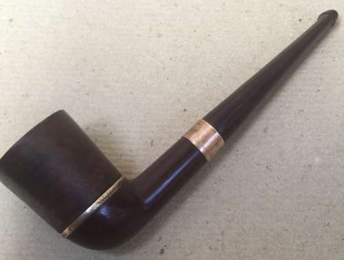 Vintage pipe, with what I hope is not gold band! 135 mm length. Removable bowl.
