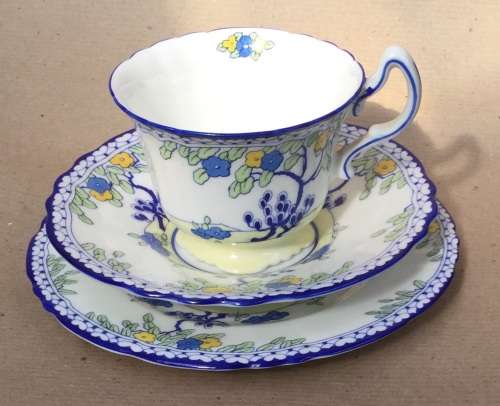Royal Doulton H3977 trios, perfect condition.