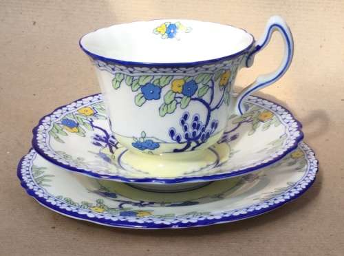 Royal Doulton H3977 trios, perfect condition.