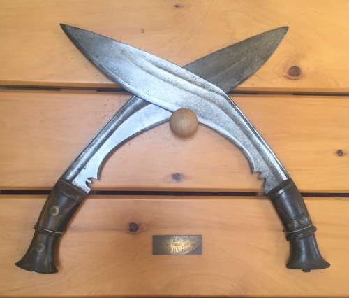 Pair of kukri from 2nd King Edward VII's Own Goorka Rifles. Blades 32 cms length