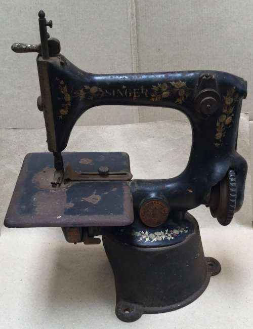 Singer 24 7 chain stitch sewing machine serial number G7473306 from October 14, 1919