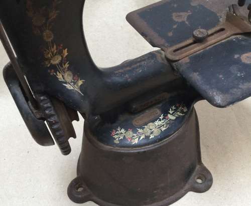 Singer 24 7 chain stitch sewing machine serial number G7473306 from October 14, 1919