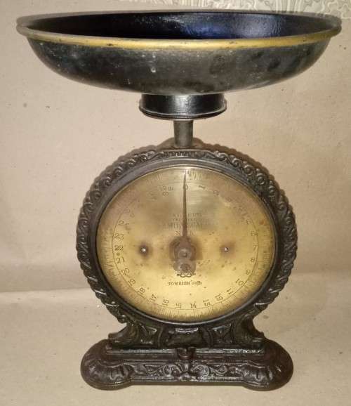 Vintage Salter No.45 Improved Family Scale.. in good and accurate condition