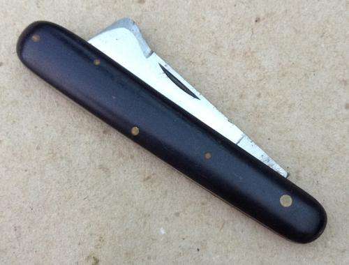 Pruning Knife....vintage dark hardwood and 55mm blade....very sharp as new, snaps shut