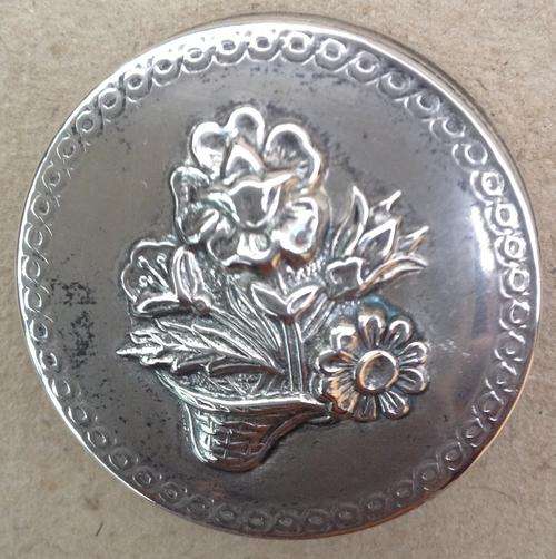 Pill Box......round....diameter 39 mm .....marked N.U 900