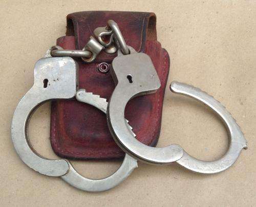 Handcuffs and Leather Pouch, but no key.......postage R23.00