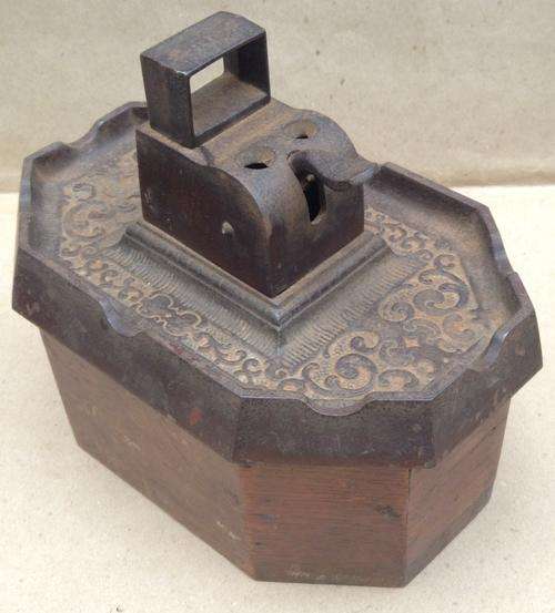 Counter Top Contraption for Dispensing Random Lengths of Wick.....postage R43.00